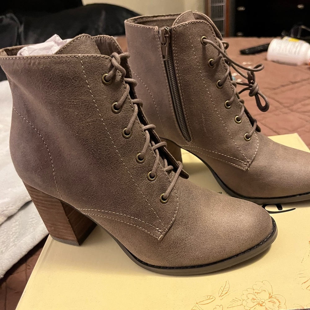 Ladies boots